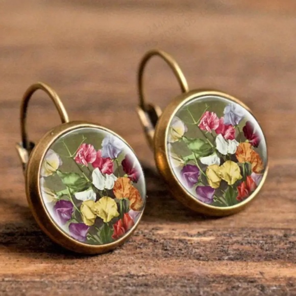 Boutique Jewelry - NEW| Women’s Beautiful Round Vintage Floral Retro Earrings